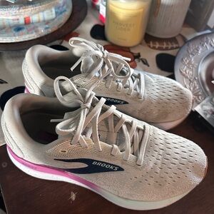 Brooks Women's Athletic Shoes - Cream and Blue